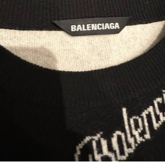 100% authentic all over script Balenciaga sweater BNWT - Picture 3 of 11